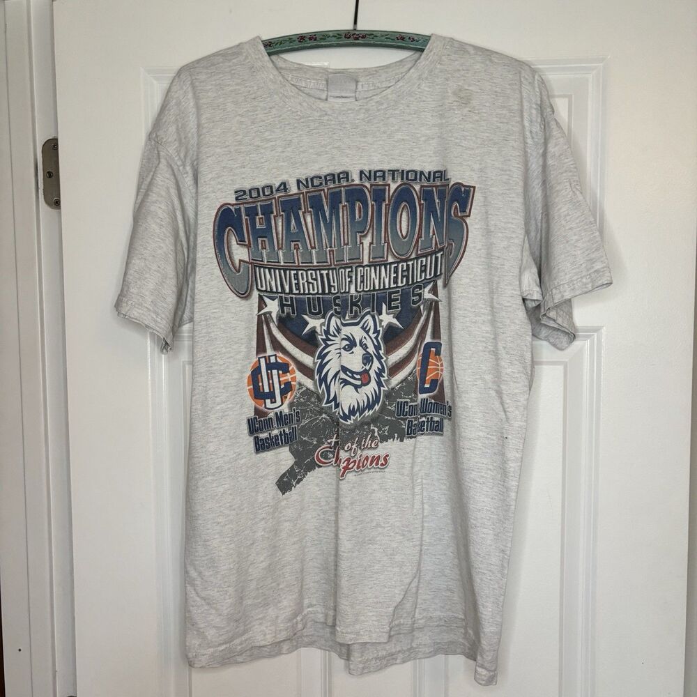 2004 NCAA UConn T Shirt Grey Heather Large Vintage 00’s